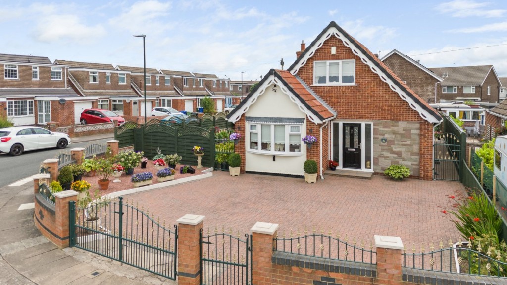 3 bedroom Detached bungalow Under Offer