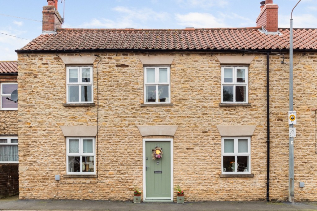 2 bedroom Cottage For Sale