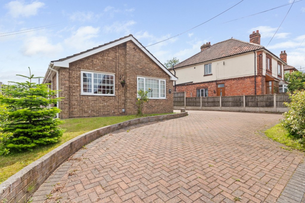 4 bedroom Detached bungalow Under Offer