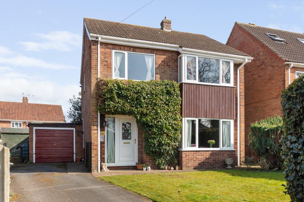 3 bedroom Detached house Under Offer
