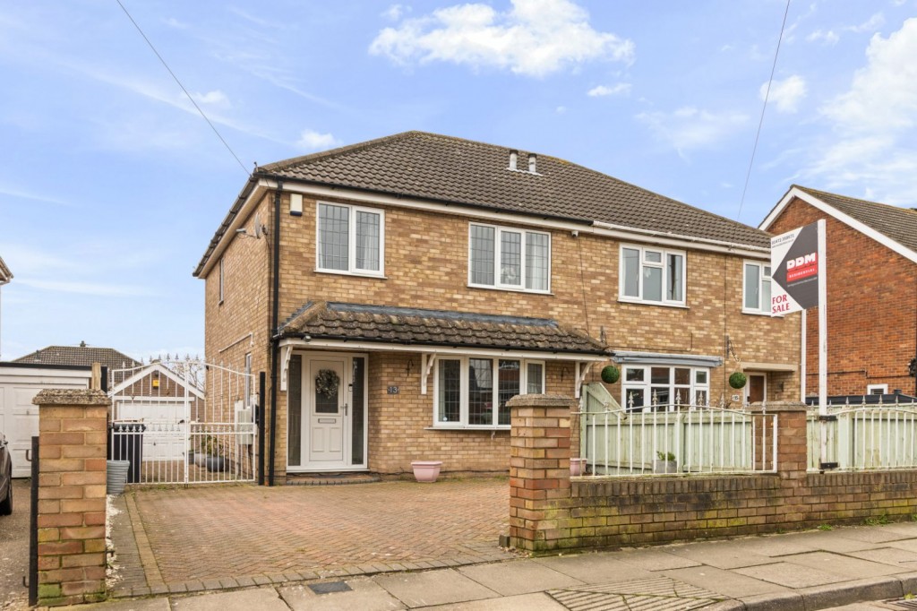 3 bedroom Semi-detached house For Sale