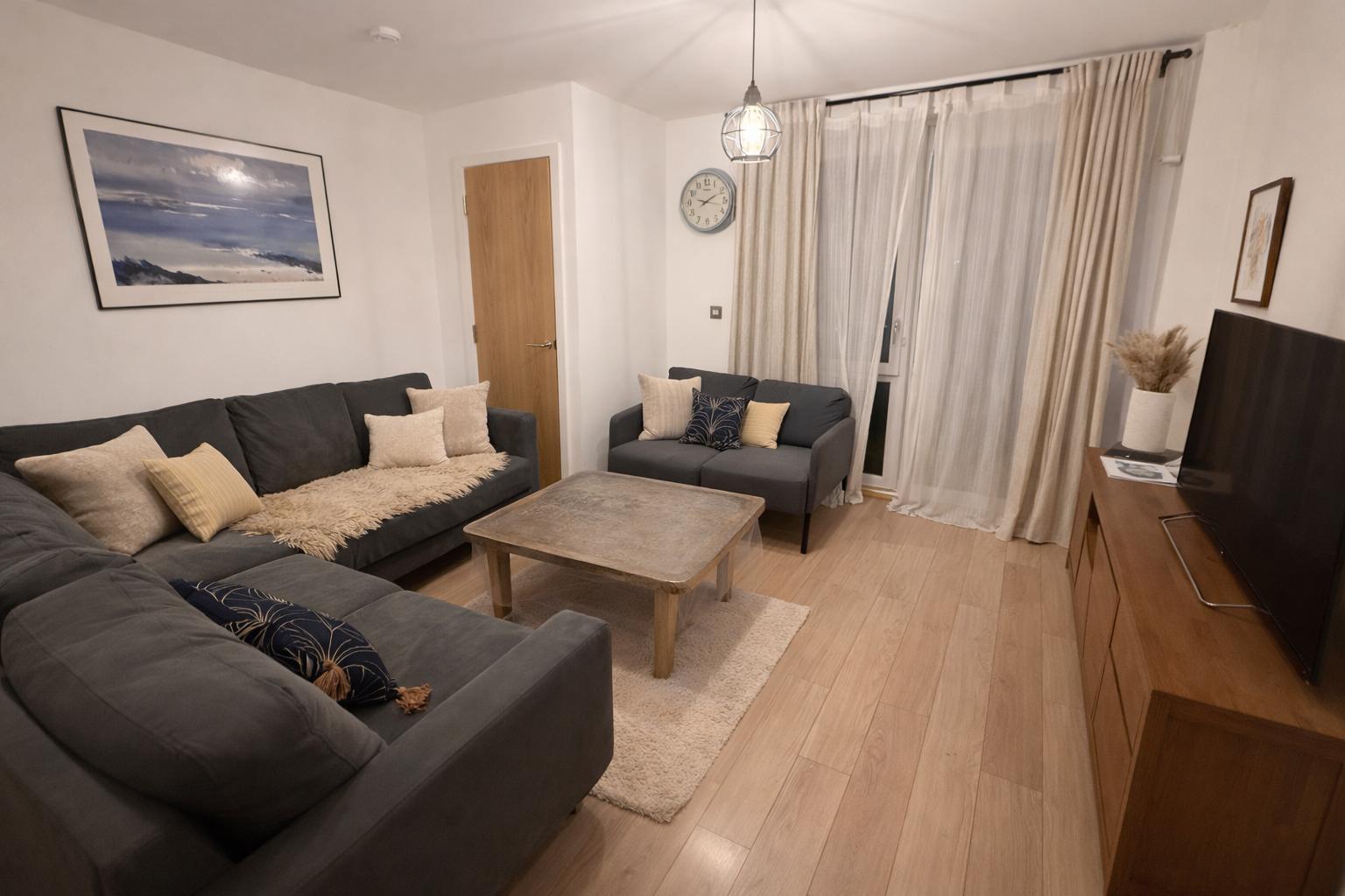 2 bedroom Flat For Sale