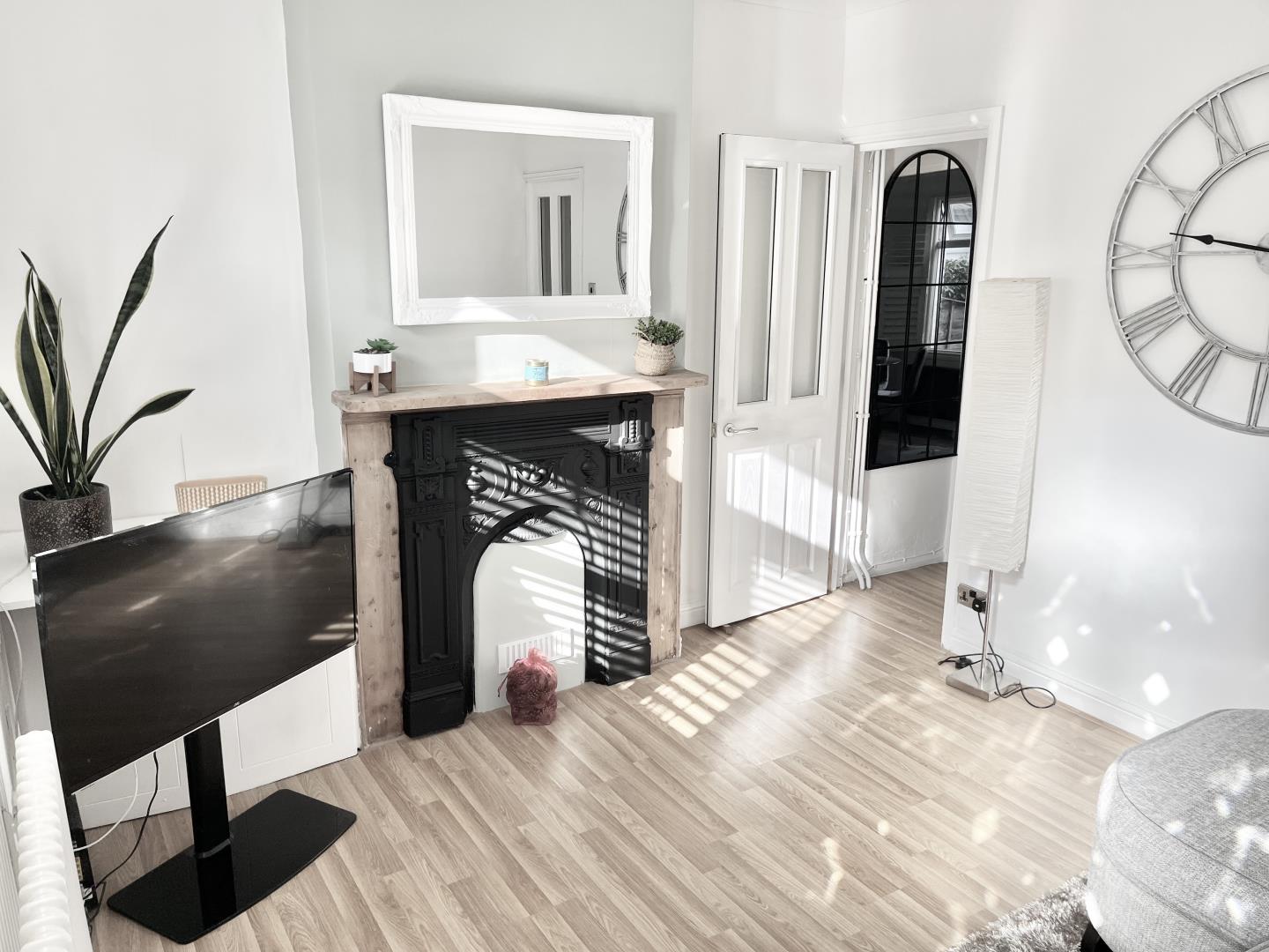 2 bedroom Semi-detached house For Sale