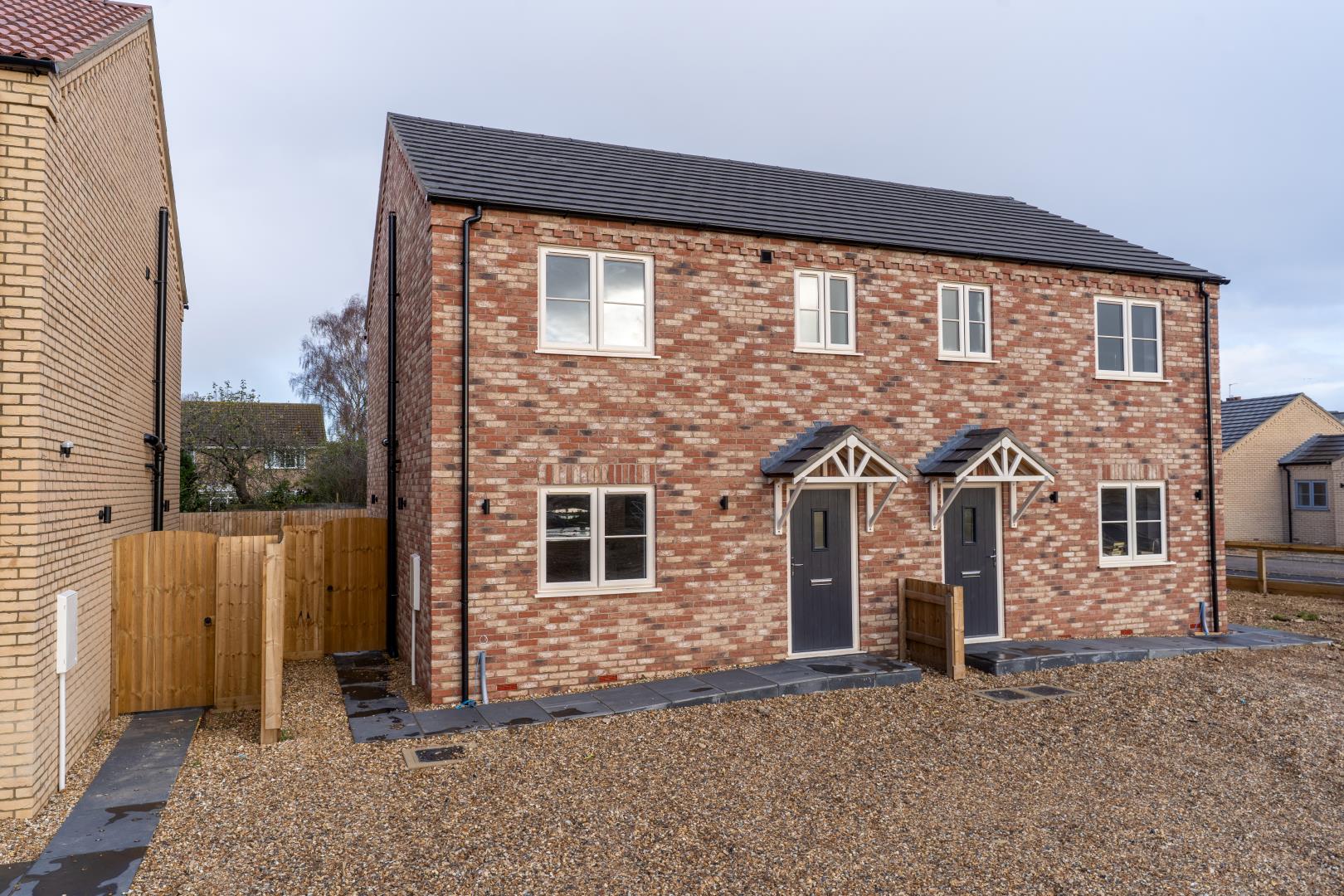 3 bedroom Semi-detached house For Sale