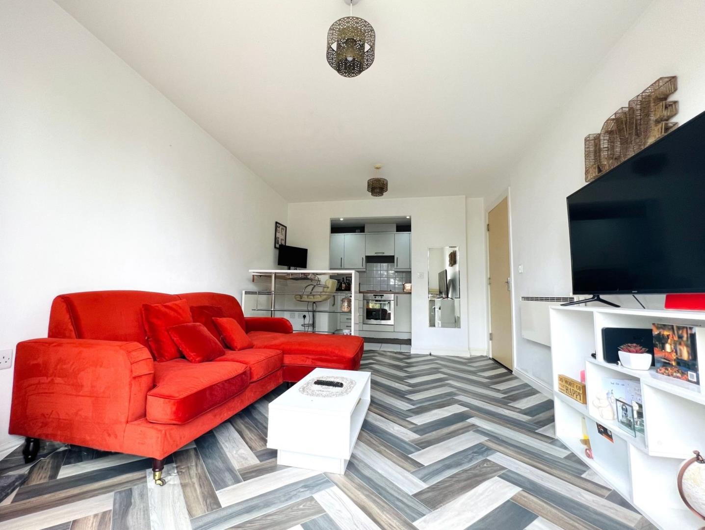 2 bedroom Flat For Sale