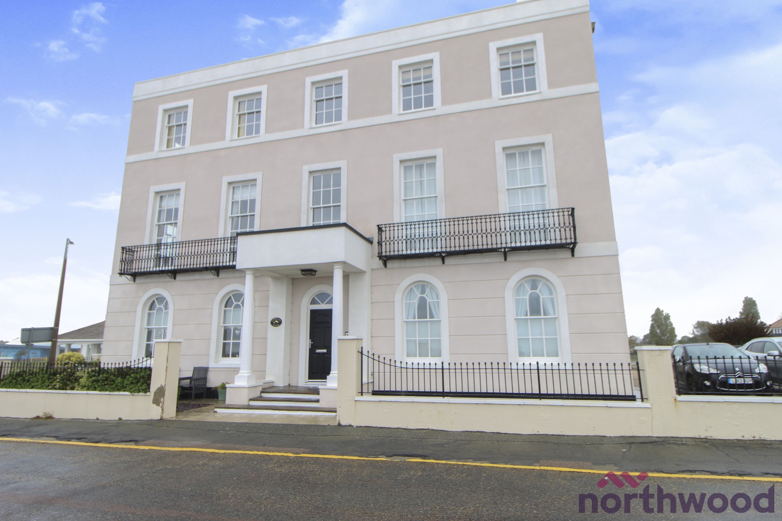 2 bedroom Flat To Let