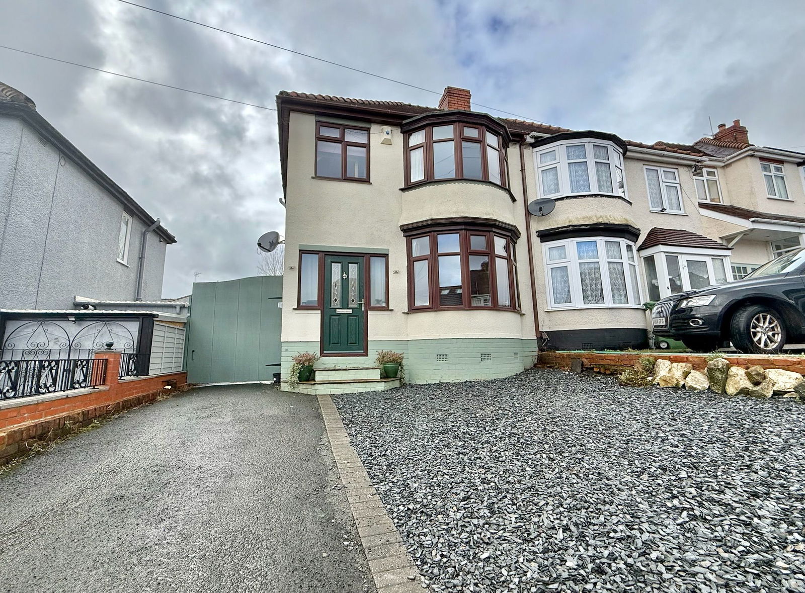 3 bedroom Semi-detached house For Sale