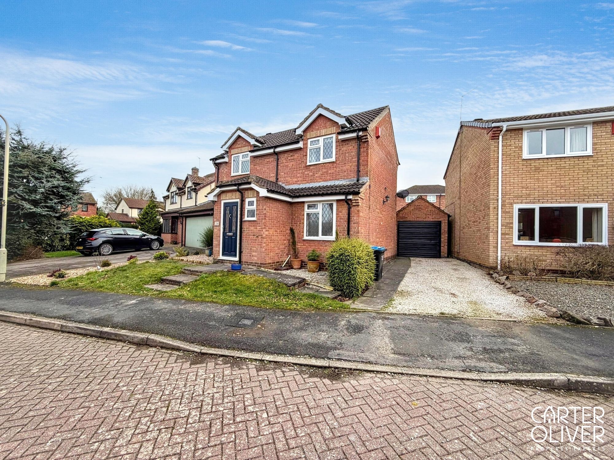 3 bedroom Detached house Under Offer