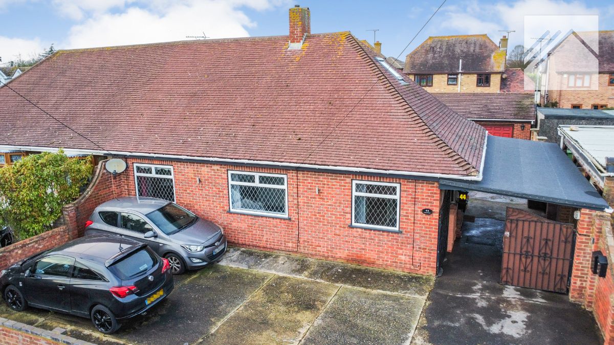 3 bedroom Detached bungalow For Sale