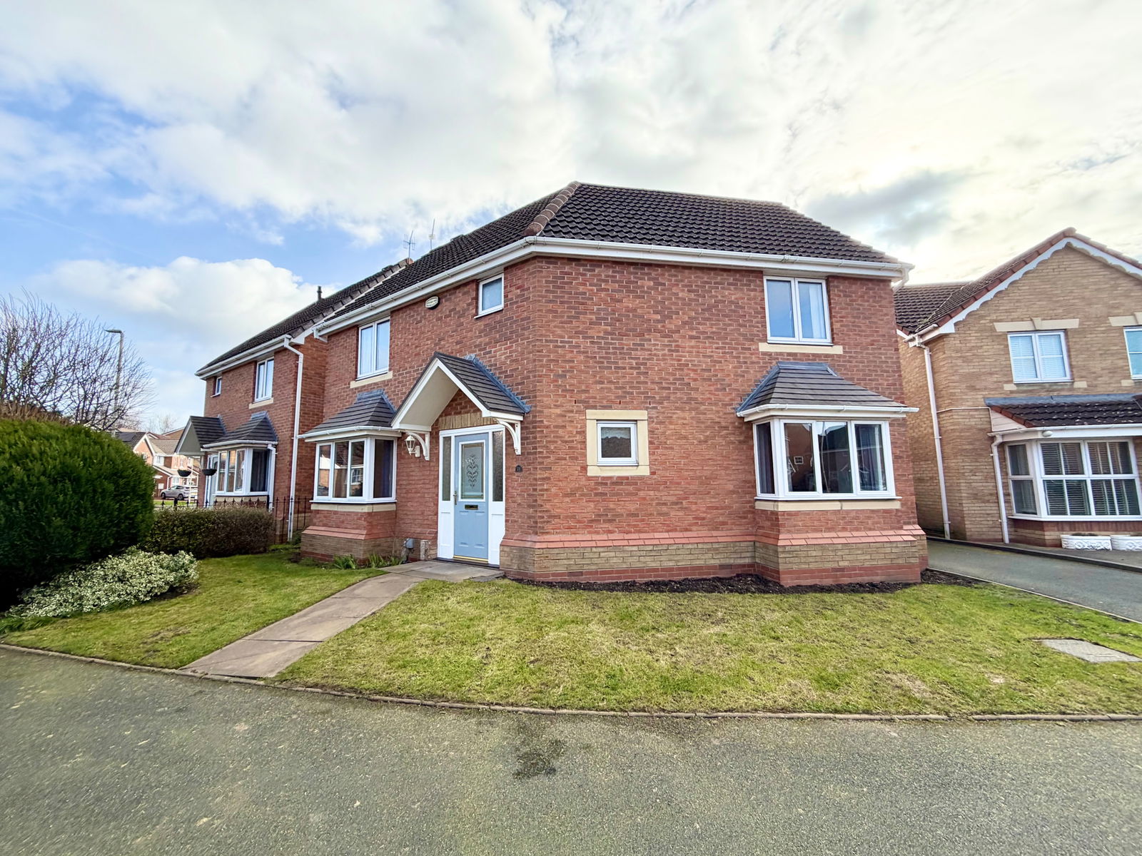 3 bedroom Detached house Under Offer