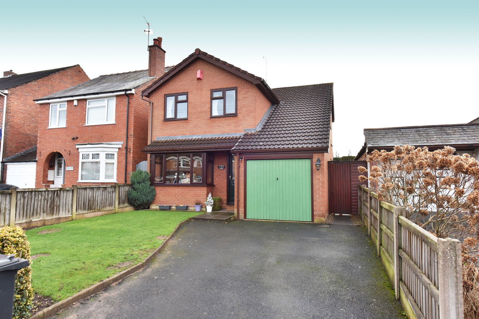 3 bedroom Detached house Under Offer