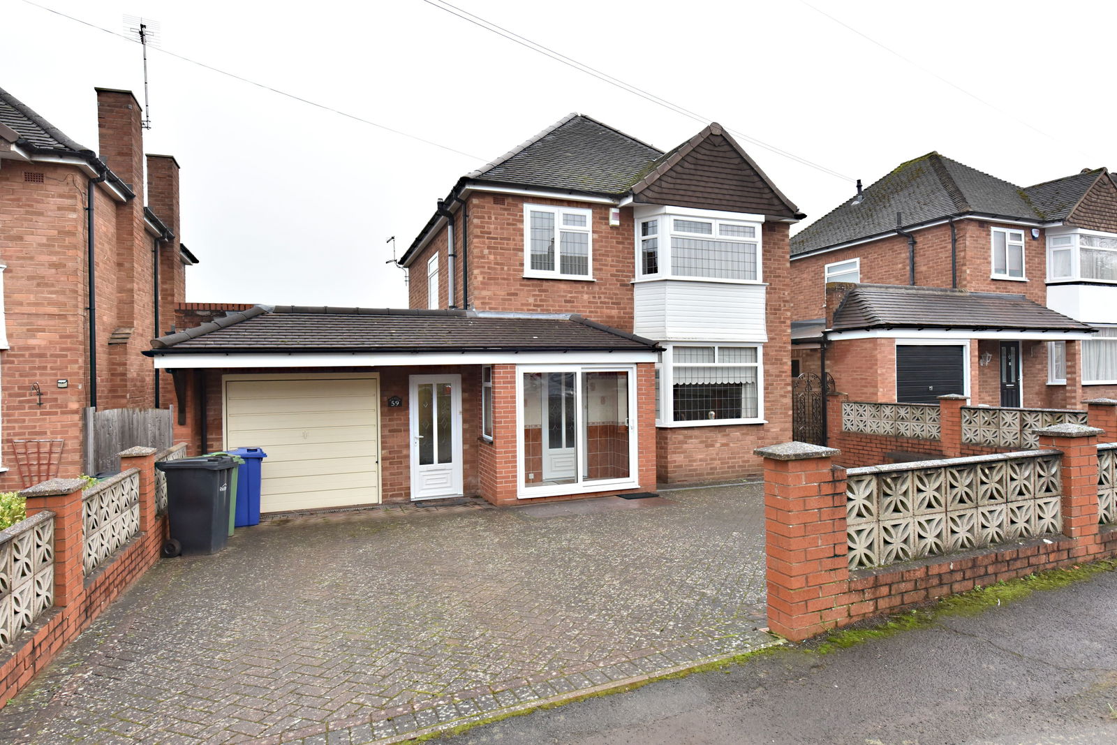 3 bedroom Detached house For Sale