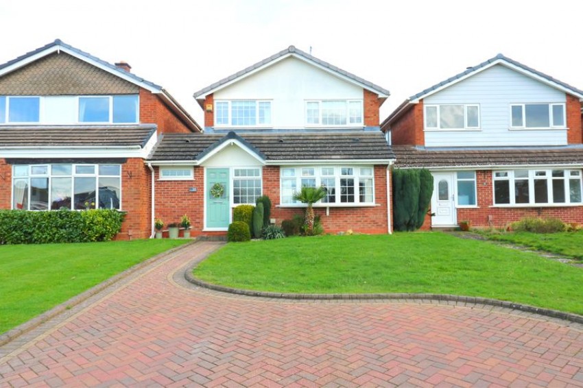 3 bedroom Link detached house For Sale