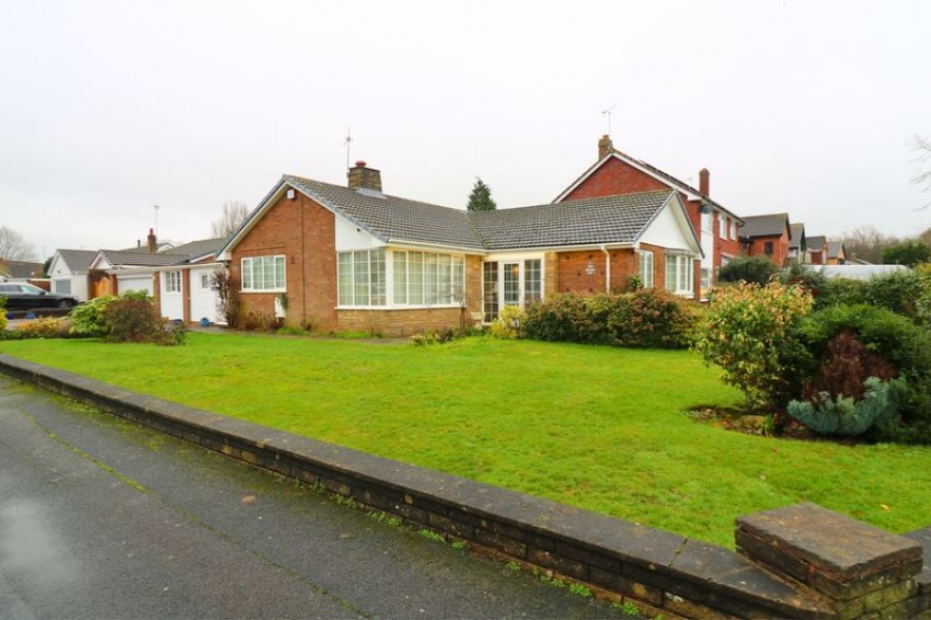3 bedroom Detached bungalow Under Offer