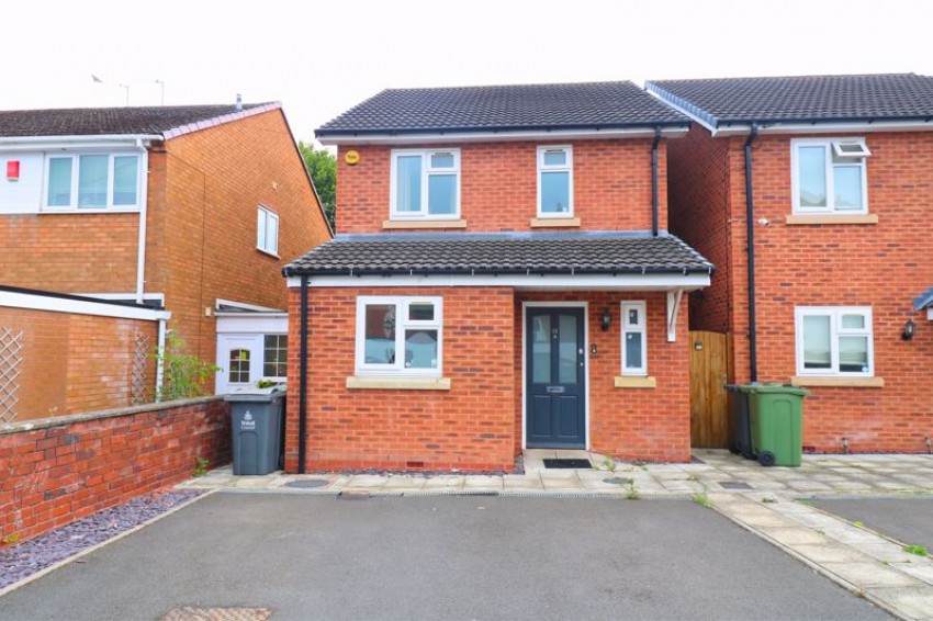 3 bedroom Detached house For Sale