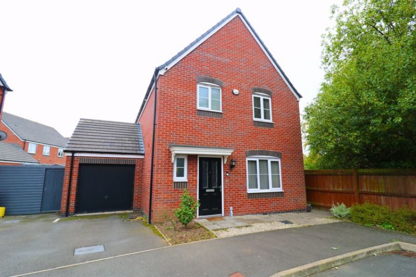 3 bedroom Detached house Under Offer