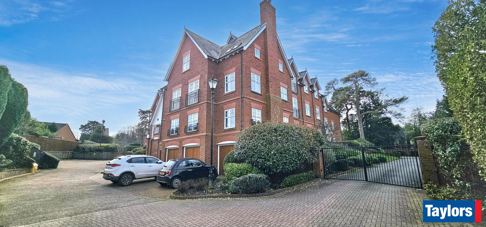 2 bedroom Apartment Under Offer