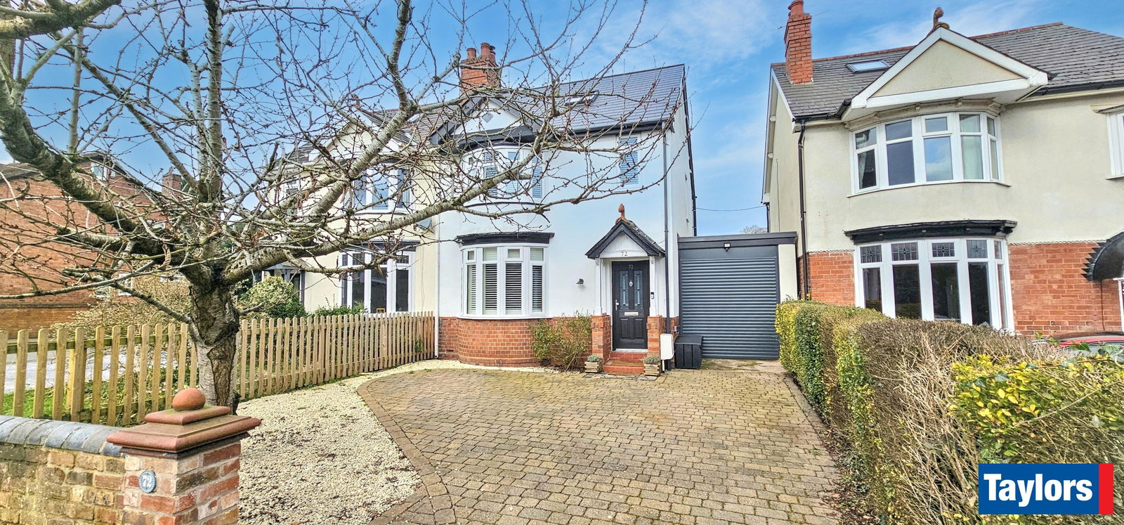 3 bedroom Semi-detached house Under Offer