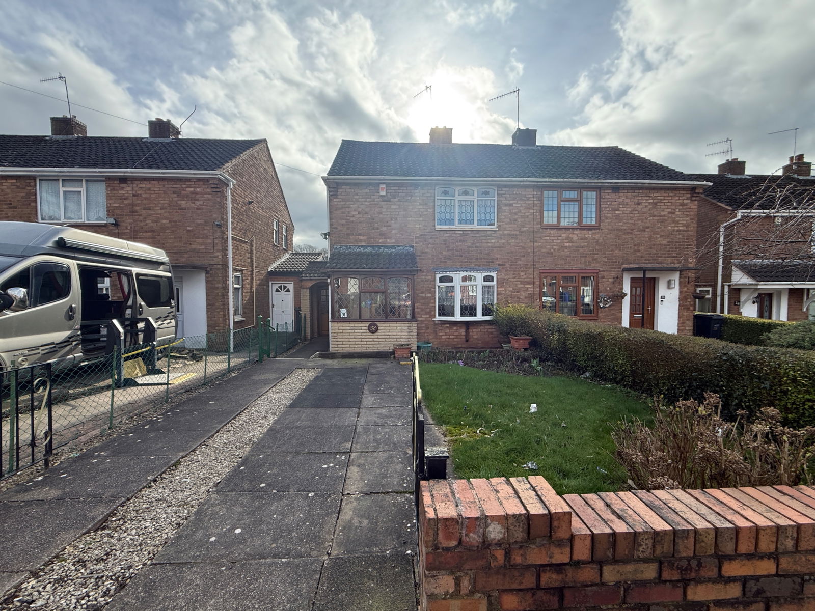 2 bedroom Semi-detached house Under Offer