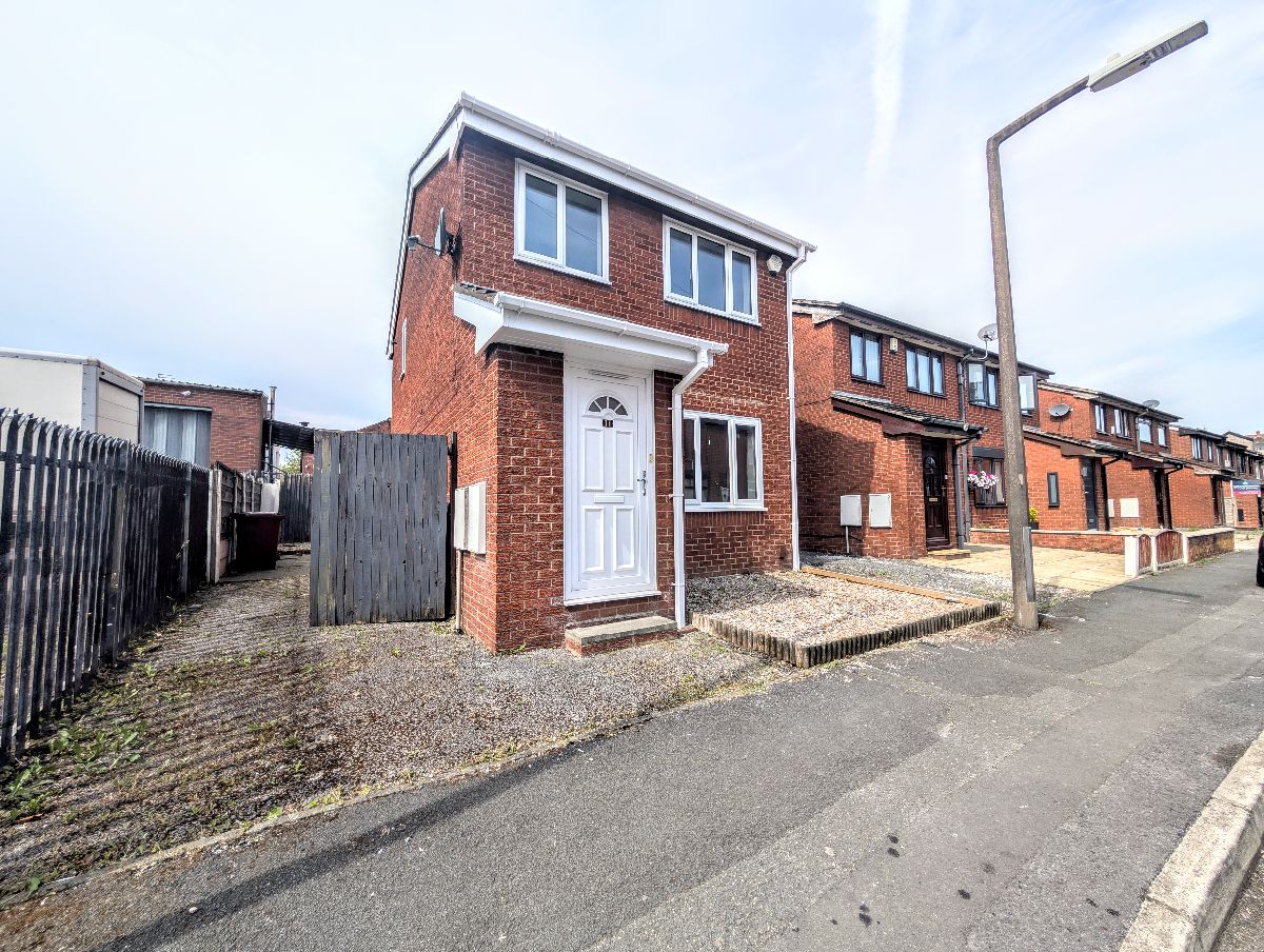 3 bedroom Detached house Under Offer
