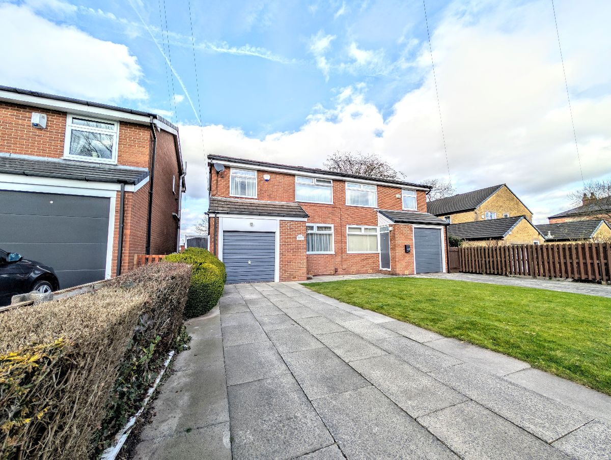 3 bedroom Semi-detached house For Sale