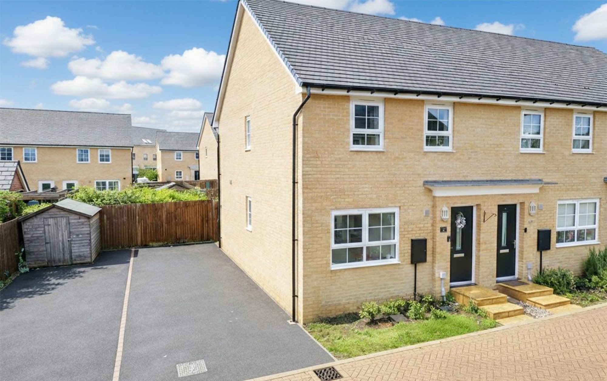 3 bedroom End of terrace house Under Offer