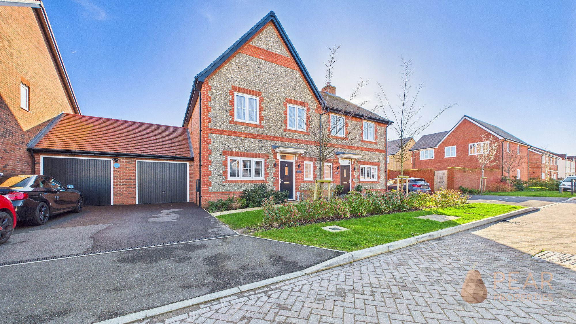 4 bedroom Semi-detached house Under Offer