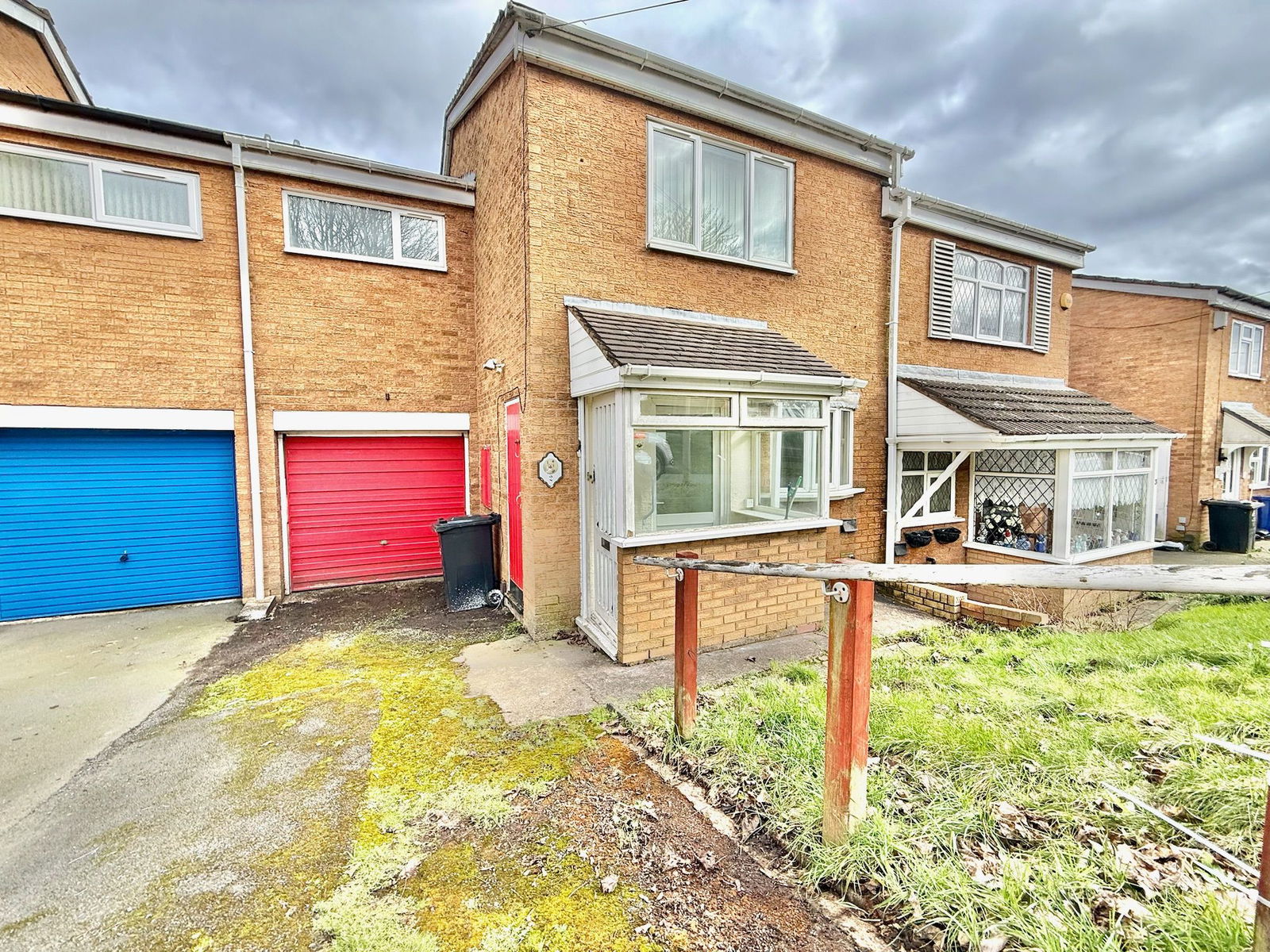 3 bedroom Semi-detached house Under Offer