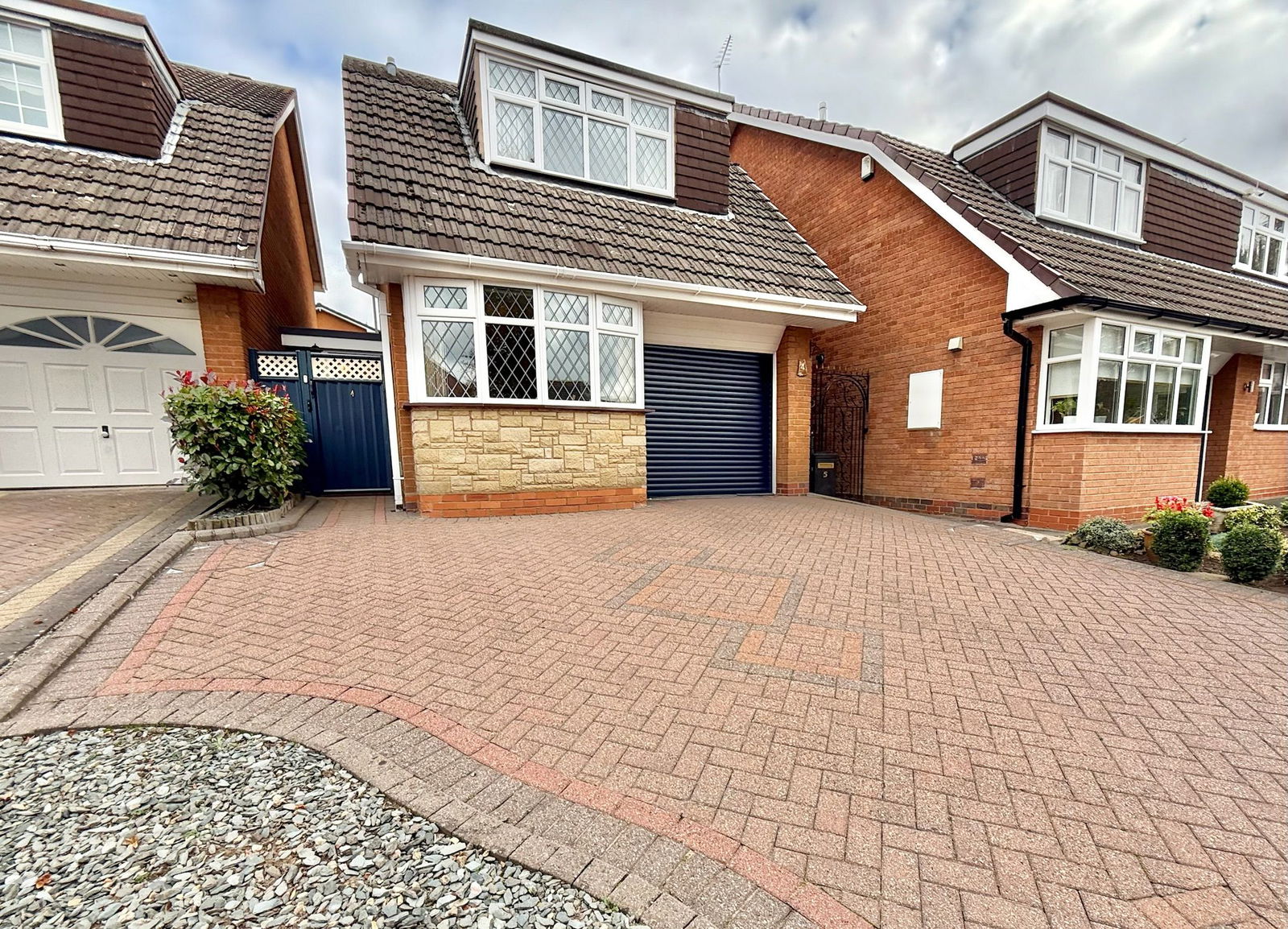 3 bedroom Detached house Under Offer