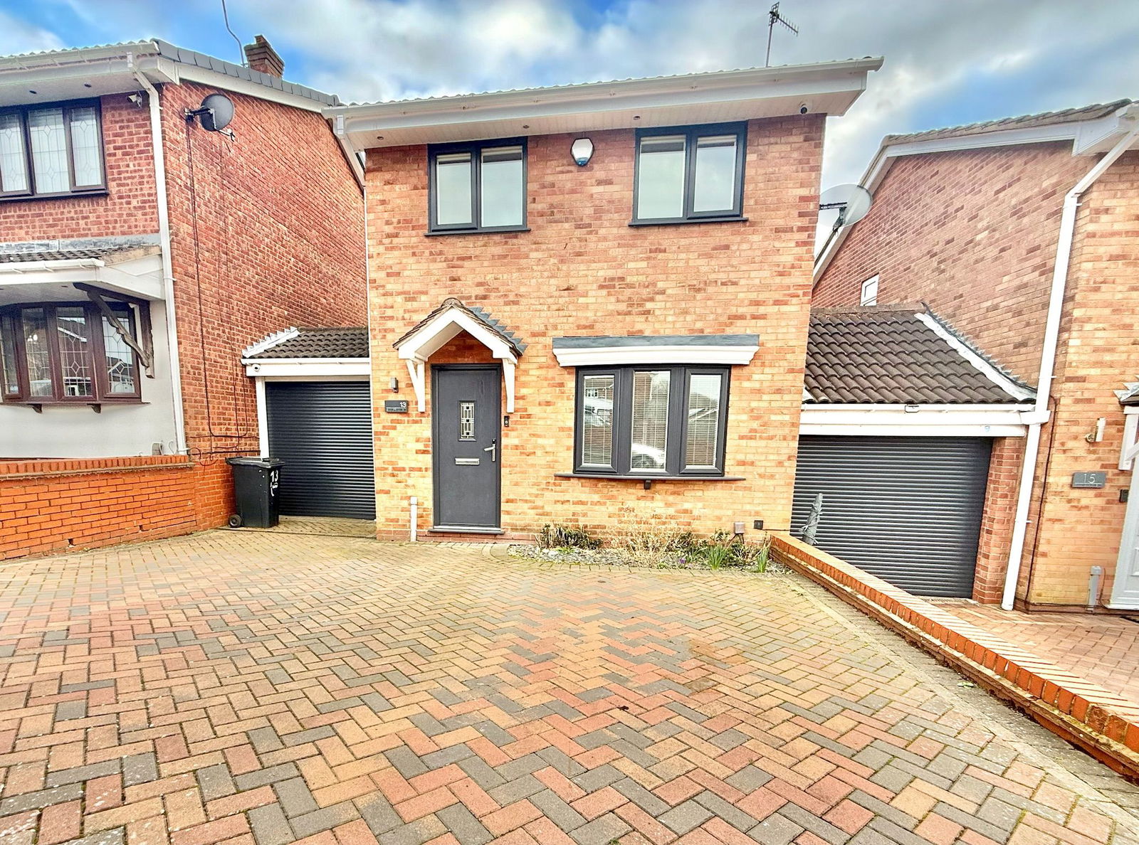 3 bedroom Detached house Under Offer