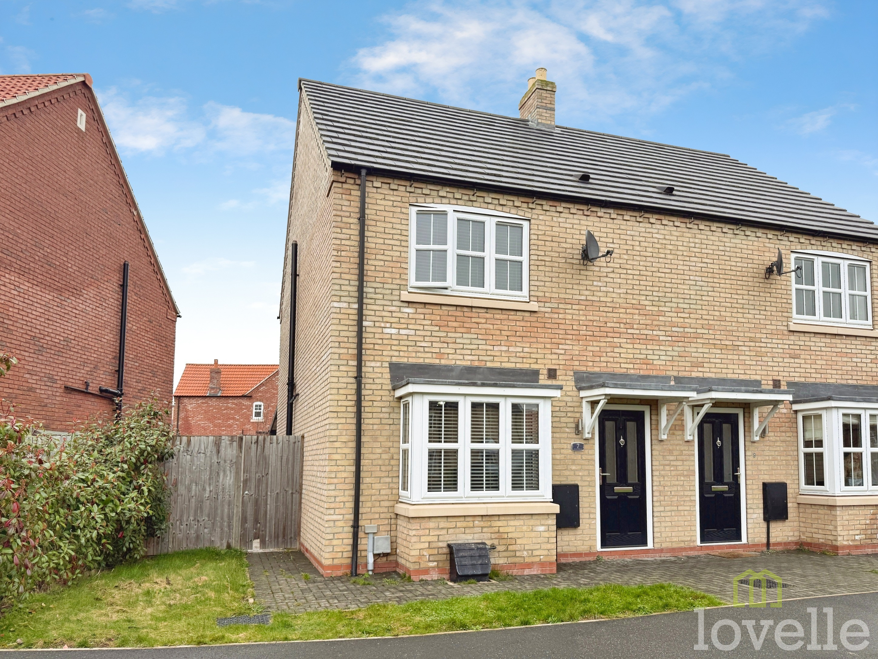 3 bedroom Semi-detached house For Sale