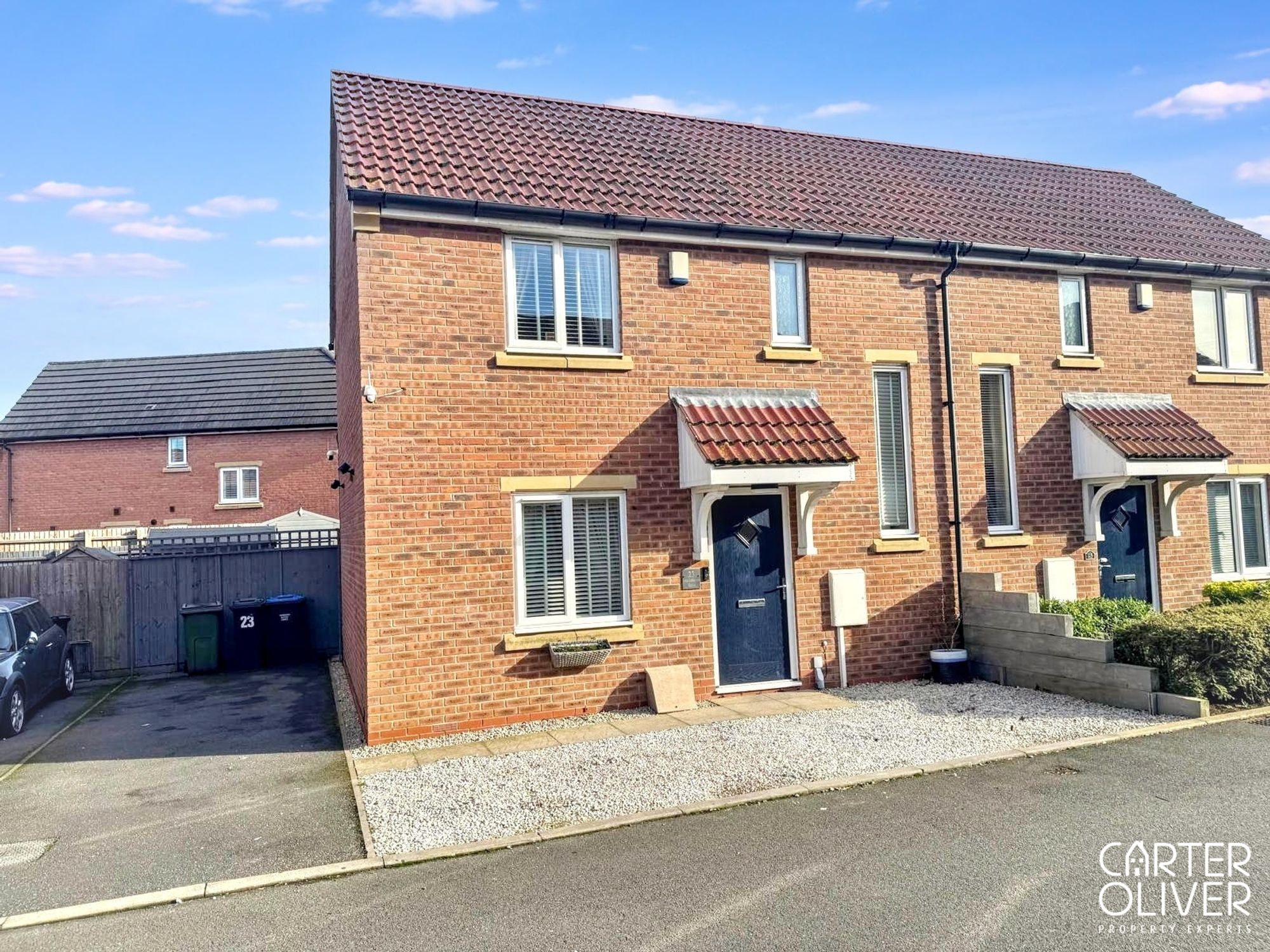 2 bedroom Semi-detached house Under Offer