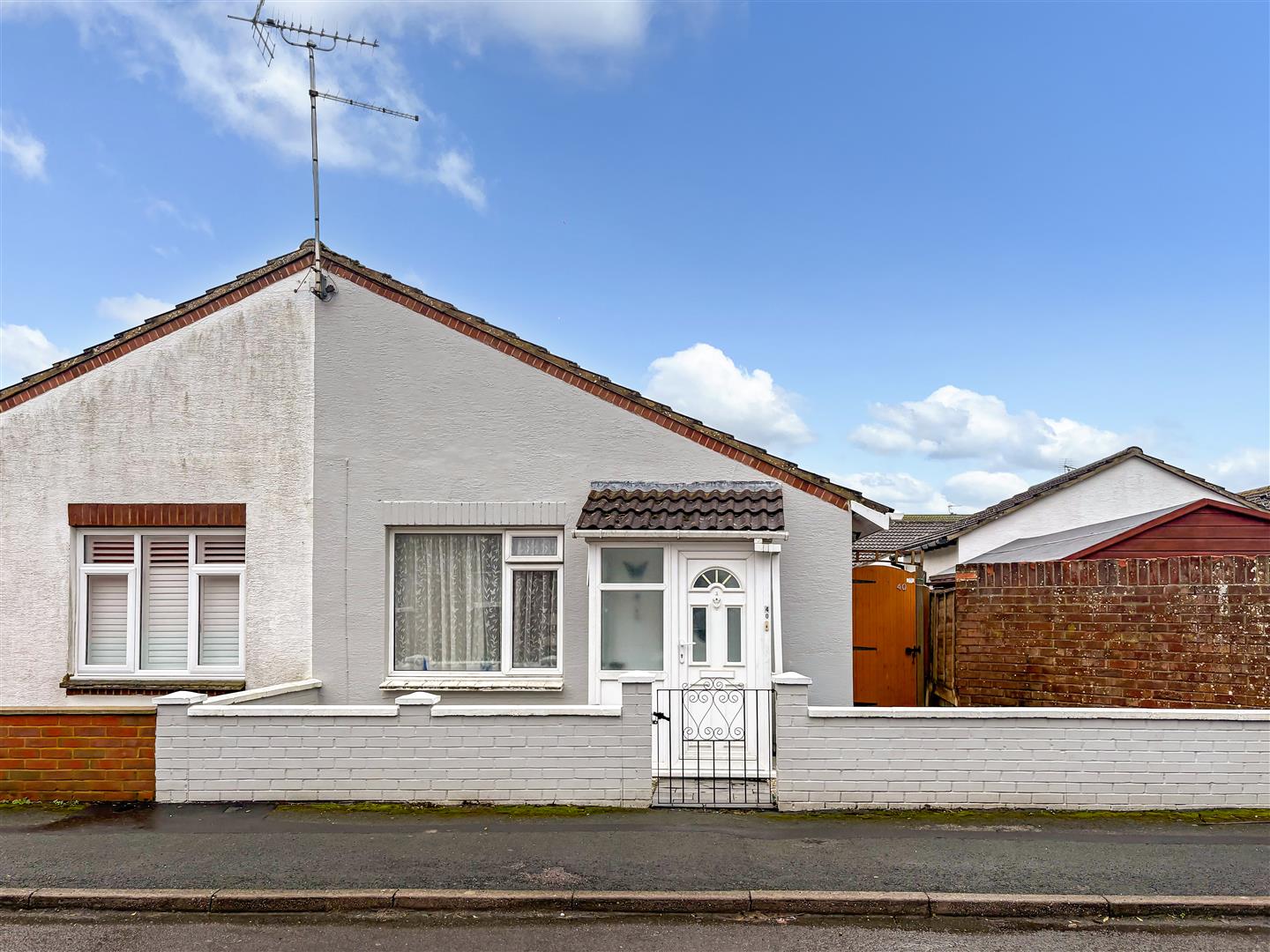 2 bedroom Detached bungalow For Sale
