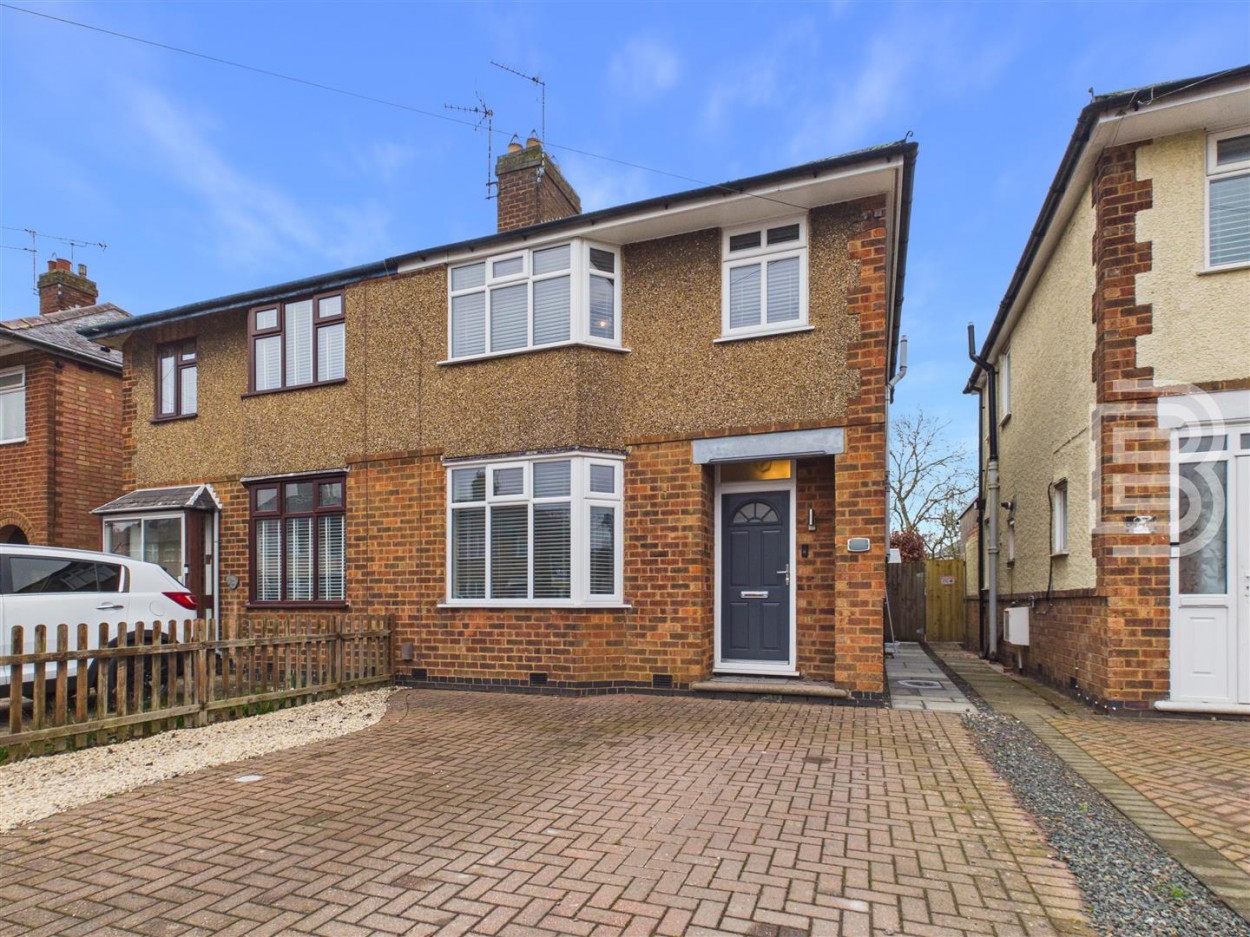3 bedroom Detached house Under Offer