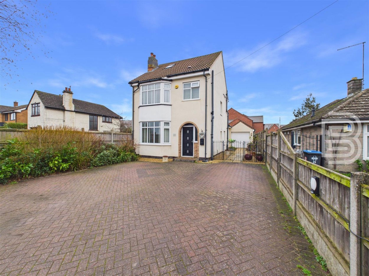 4 bedroom Detached house Under Offer