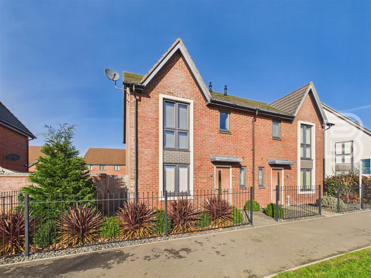 3 bedroom Detached house Under Offer