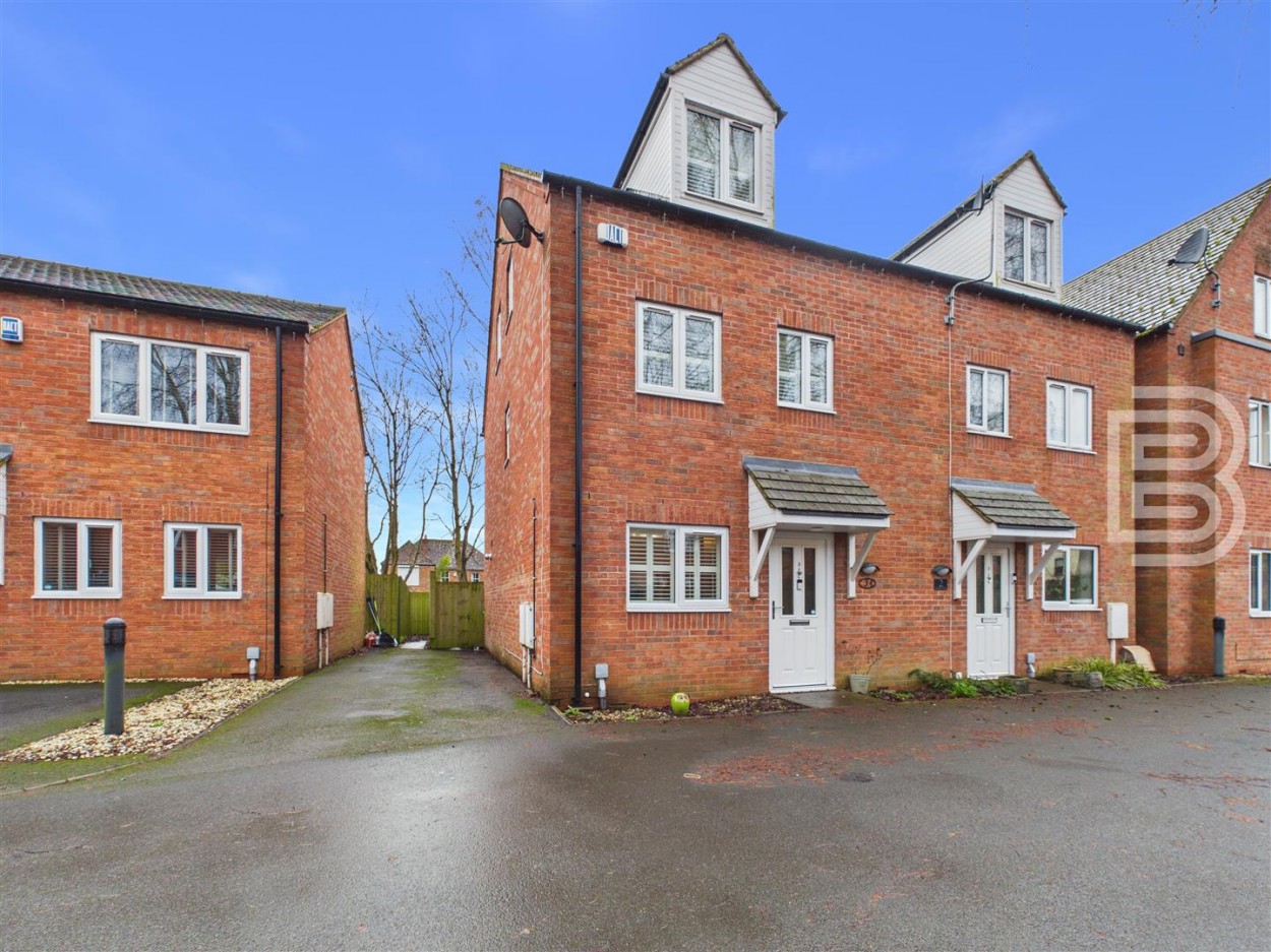 4 bedroom Detached house Under Offer