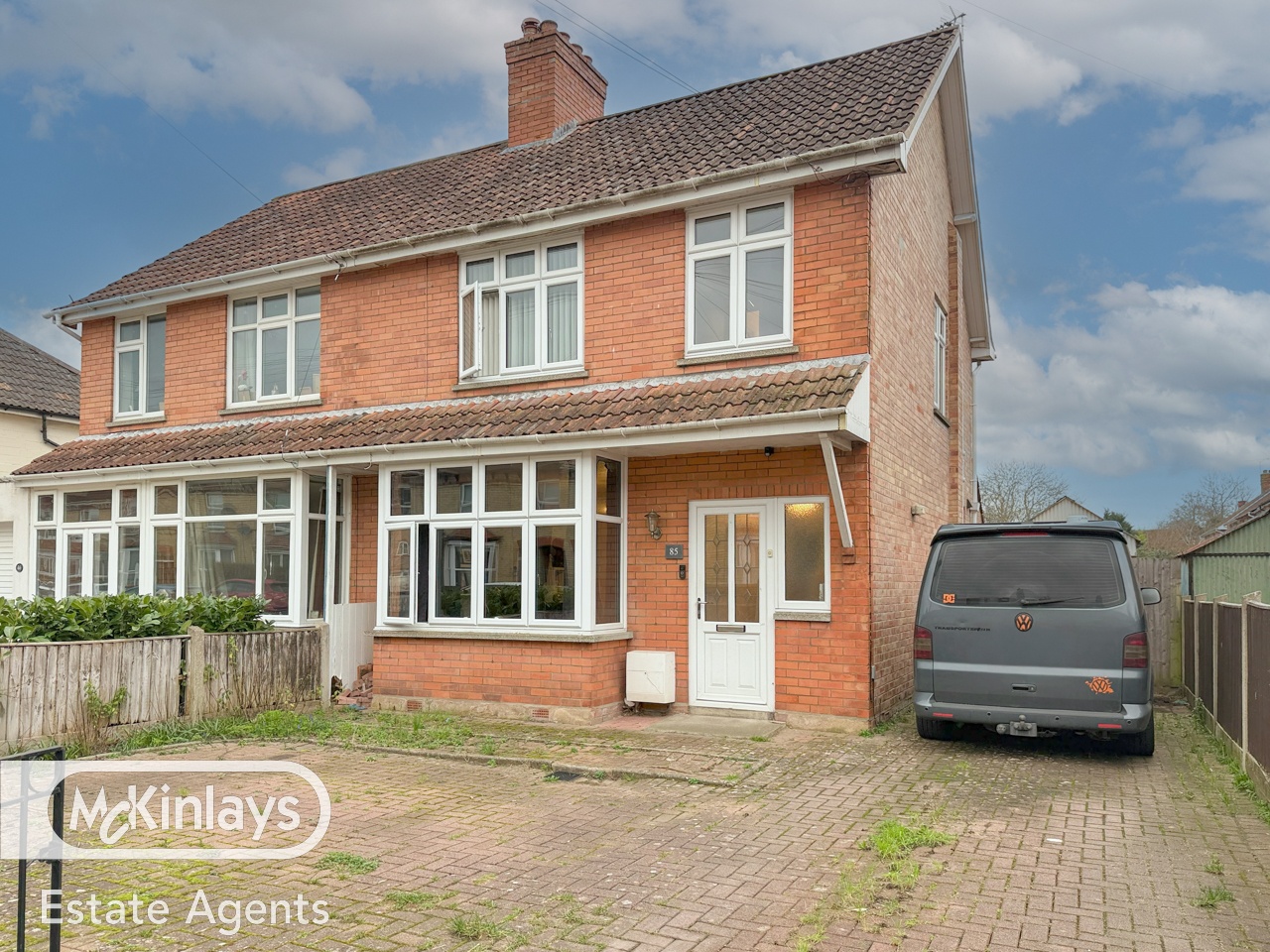 3 bedroom Semi-detached house Under Offer