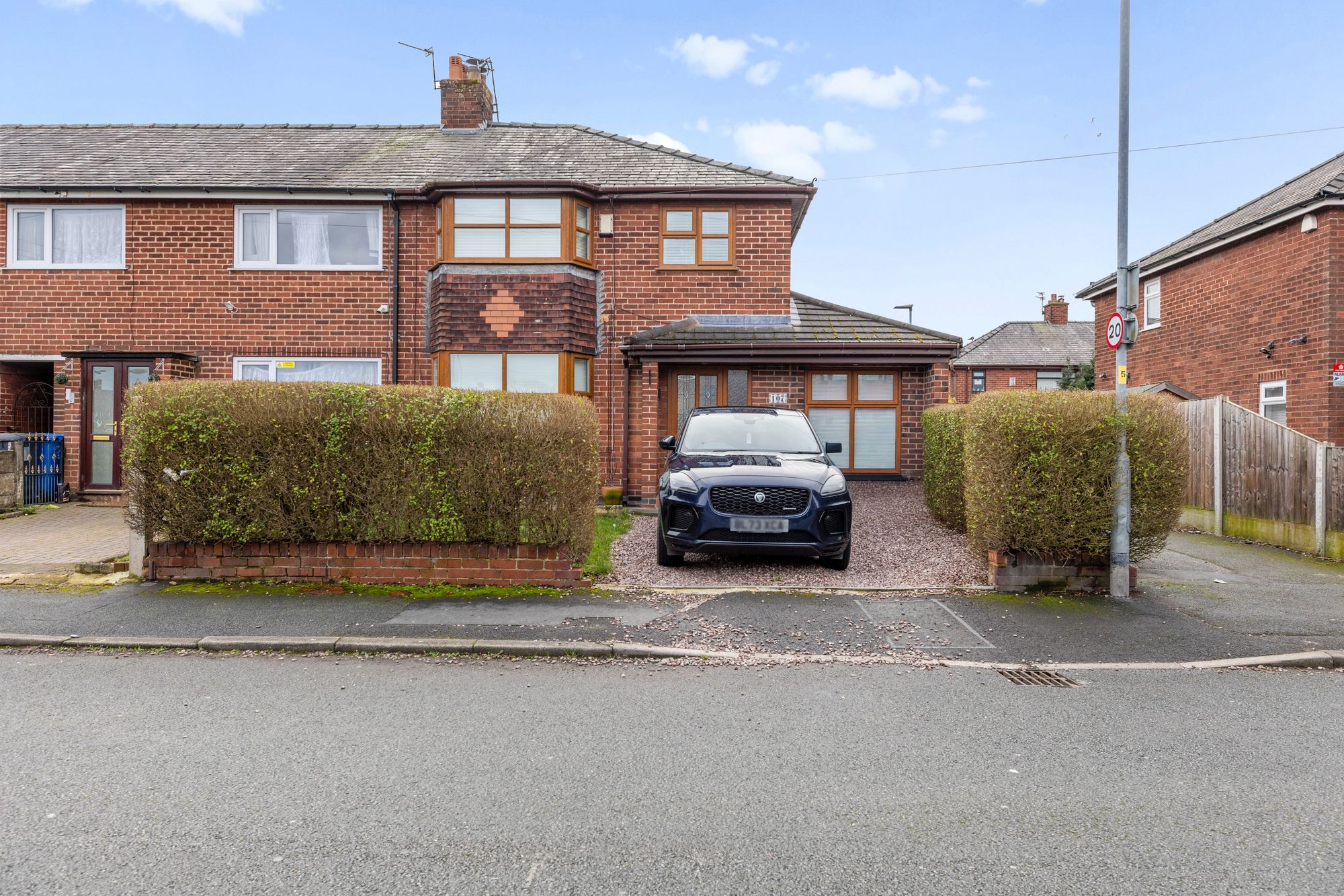 3 bedroom End of terrace house Under Offer