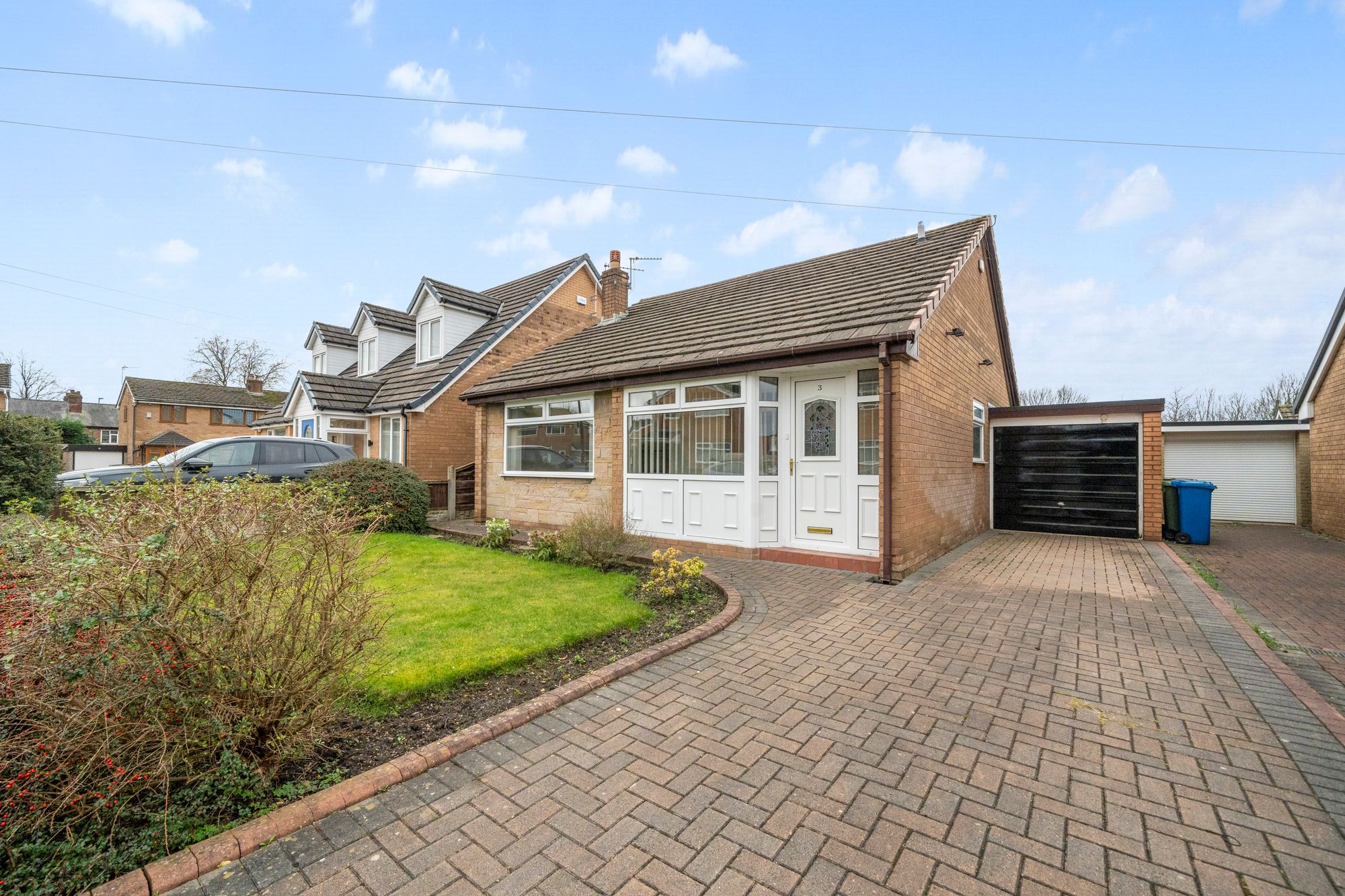 3 bedroom Detached bungalow For Sale