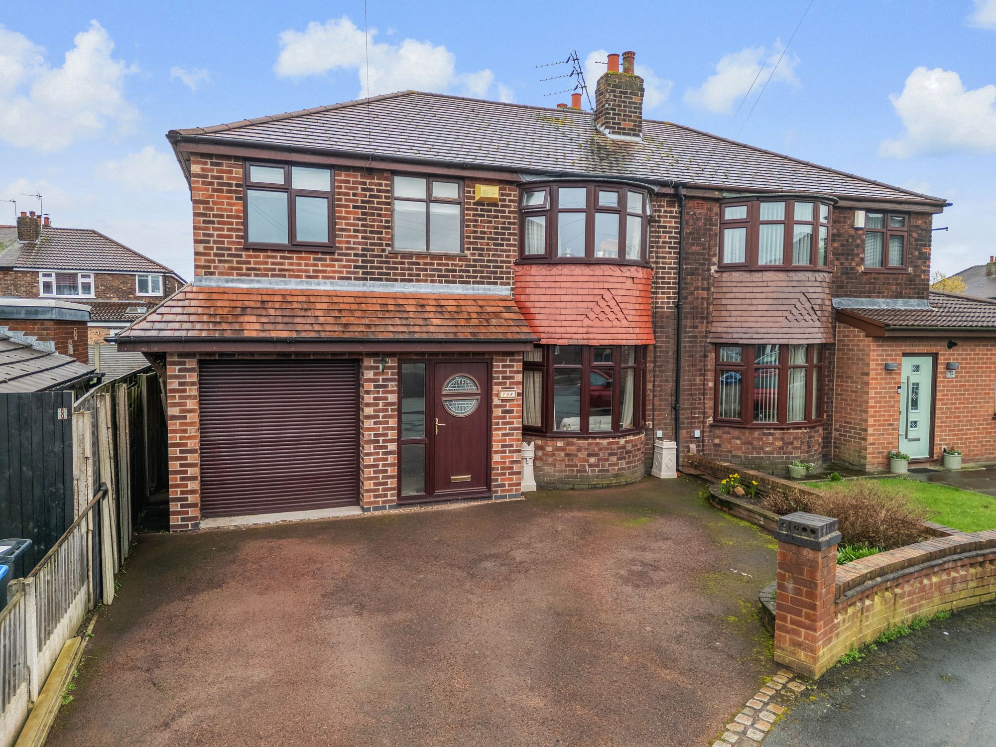 4 bedroom Semi-detached house Under Offer