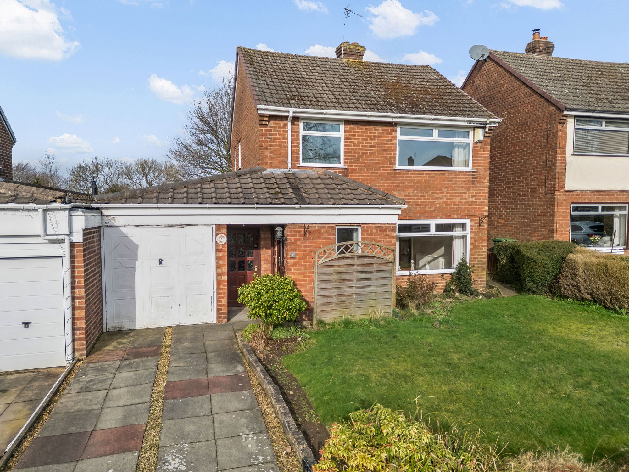 3 bedroom Link detached house For Sale