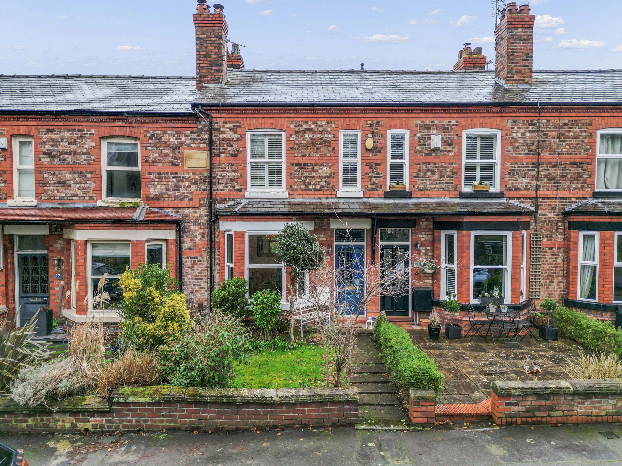 3 bedroom Semi-detached house Under Offer