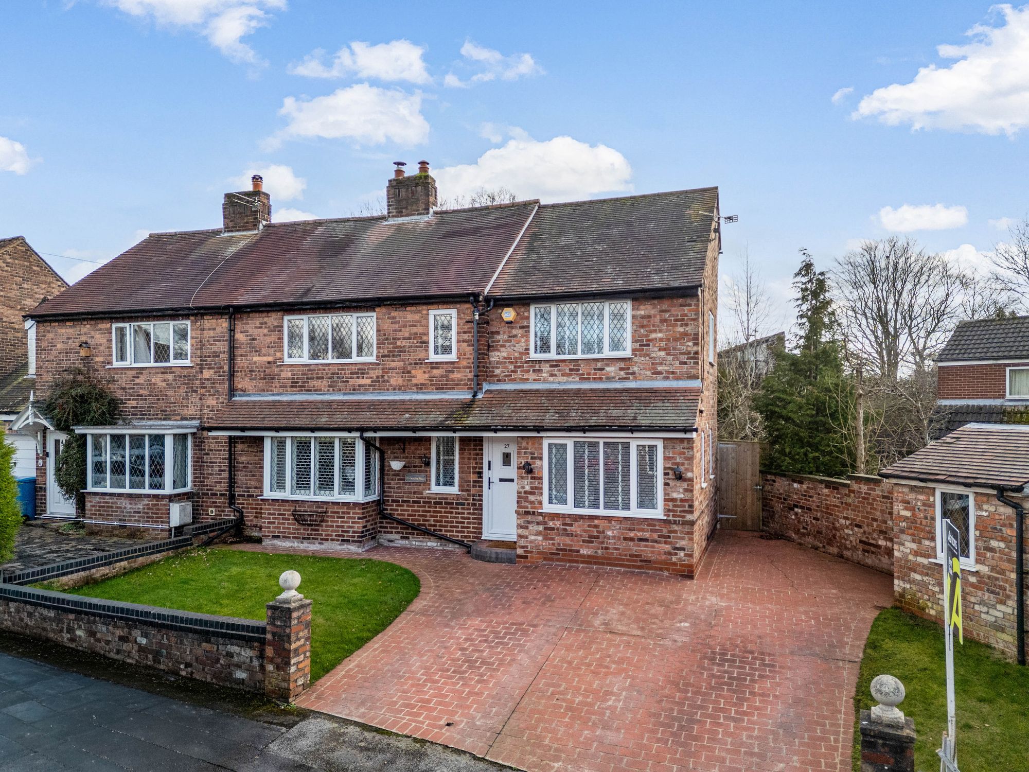 4 bedroom Semi-detached house Under Offer