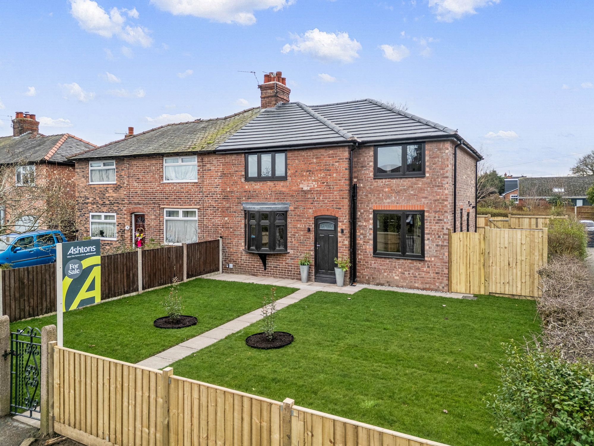 4 bedroom Semi-detached house Under Offer