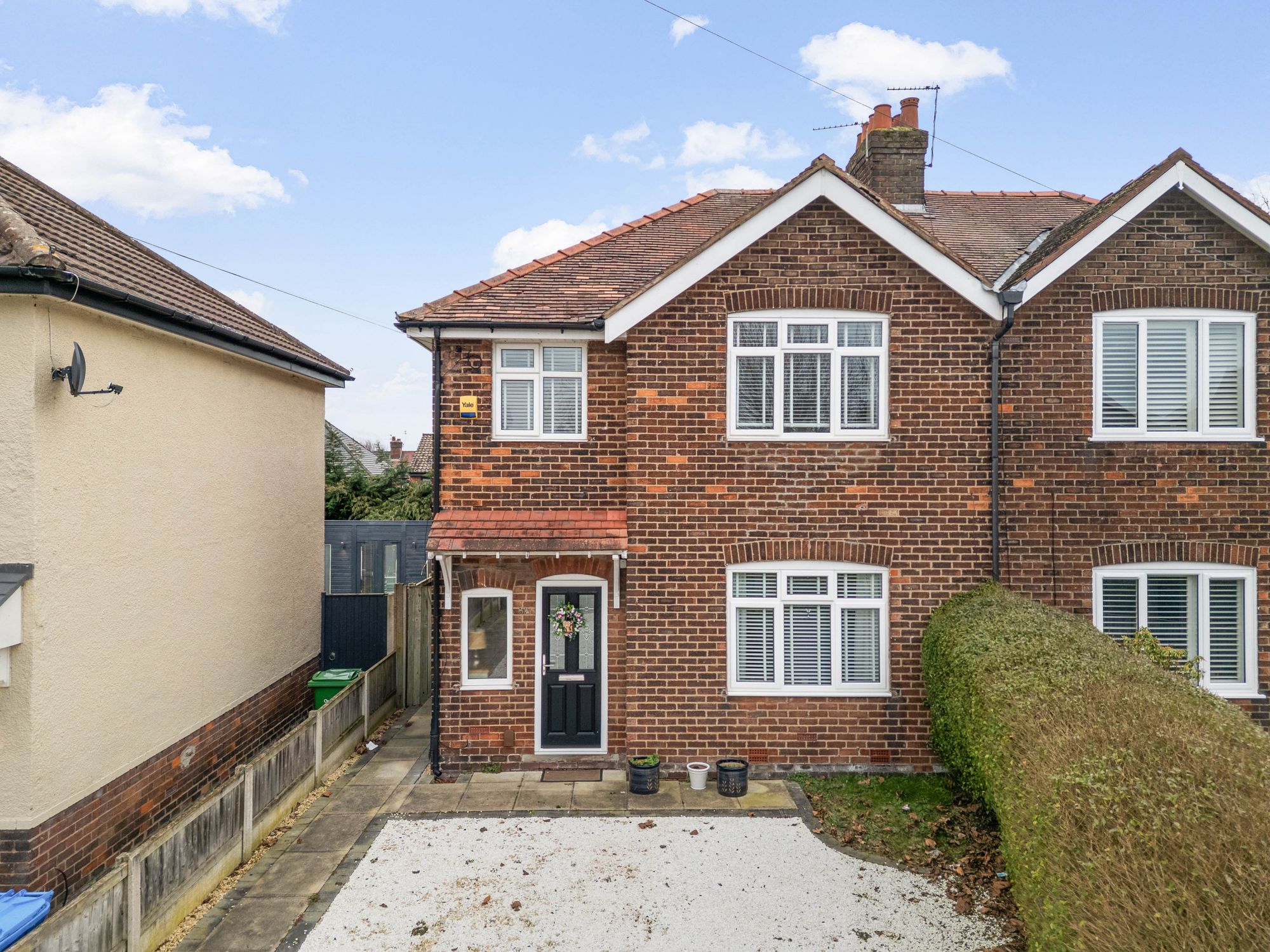 3 bedroom Semi-detached house Under Offer