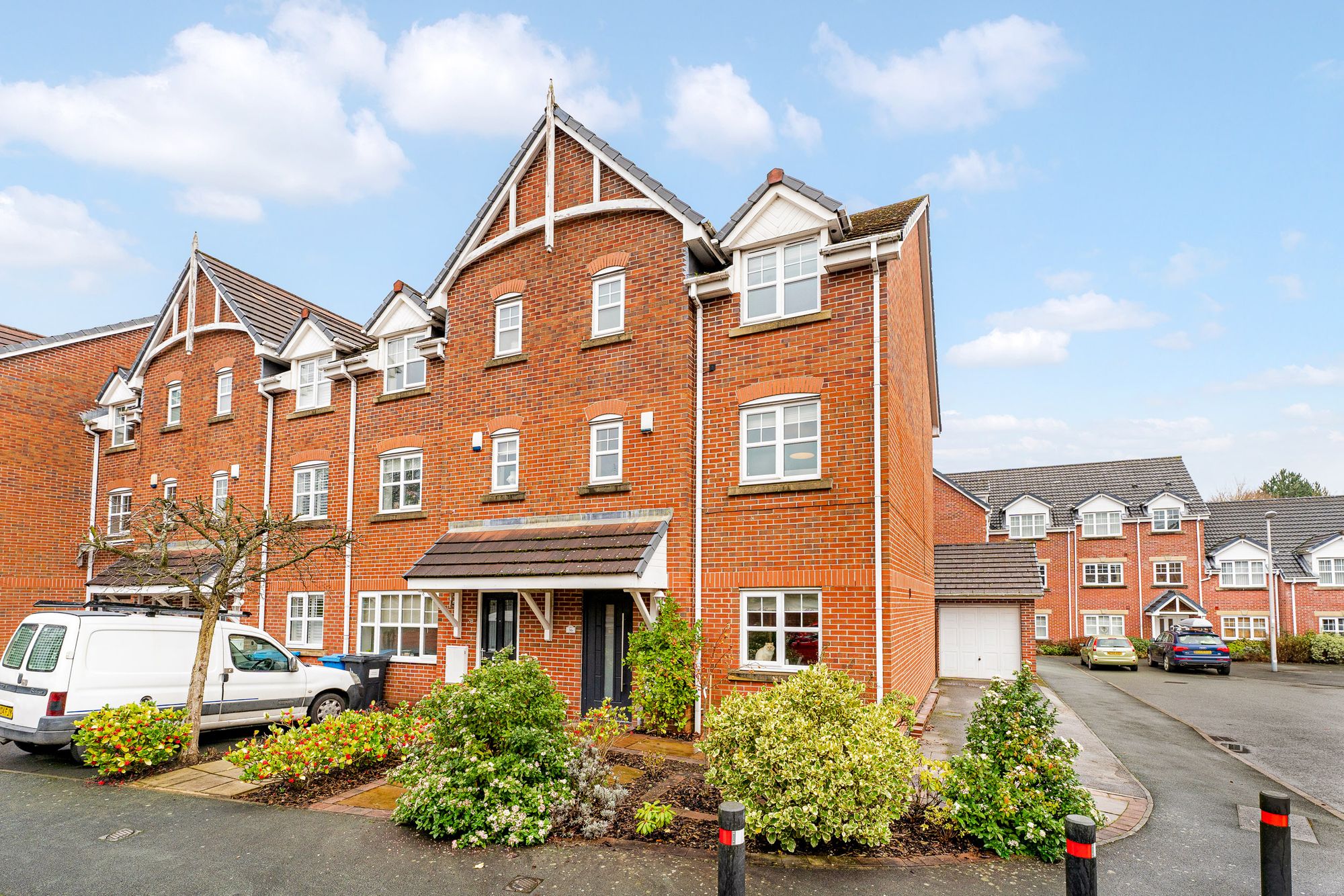 5 bedroom End of terrace house Under Offer