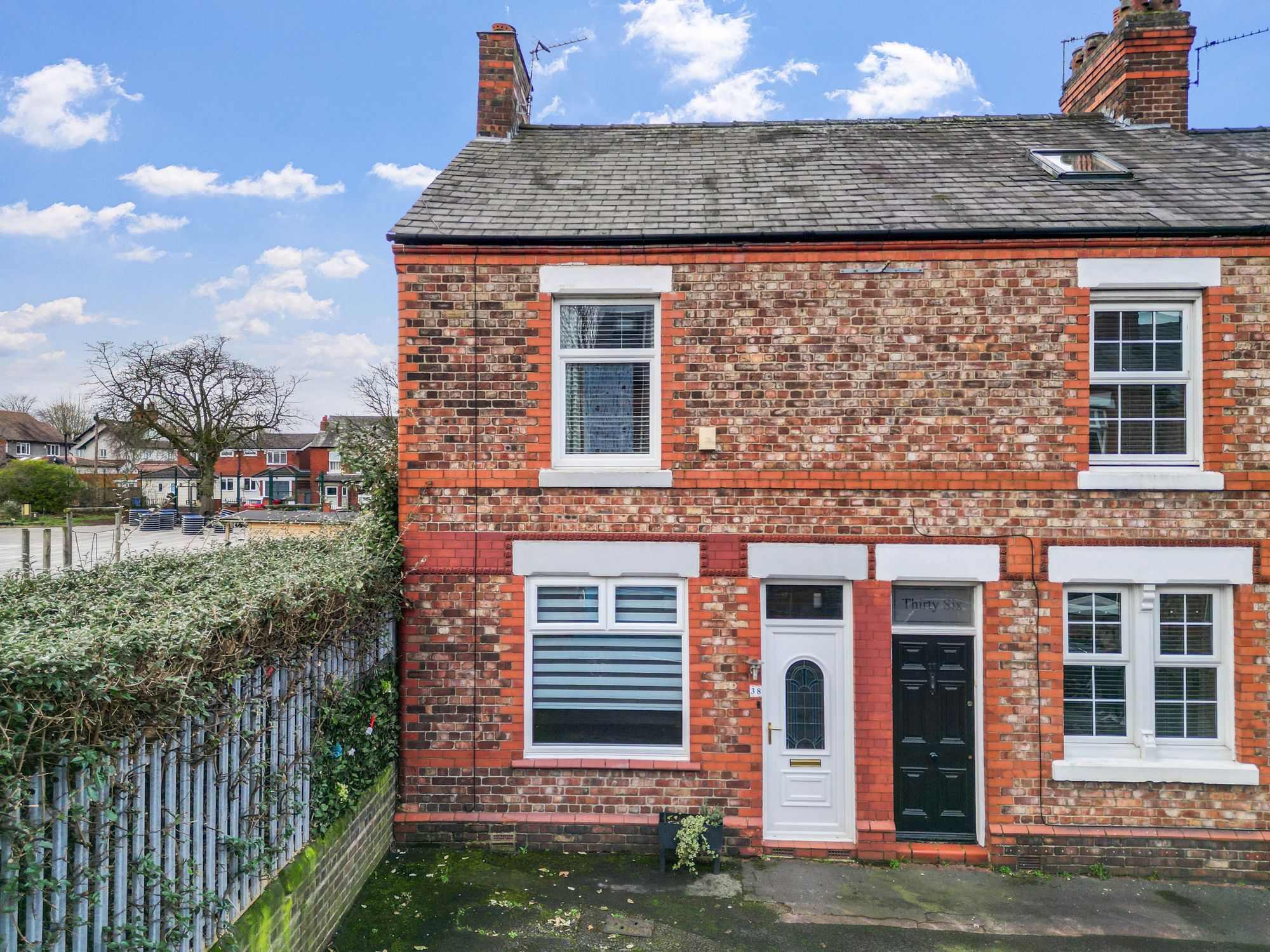 2 bedroom End of terrace house For Sale