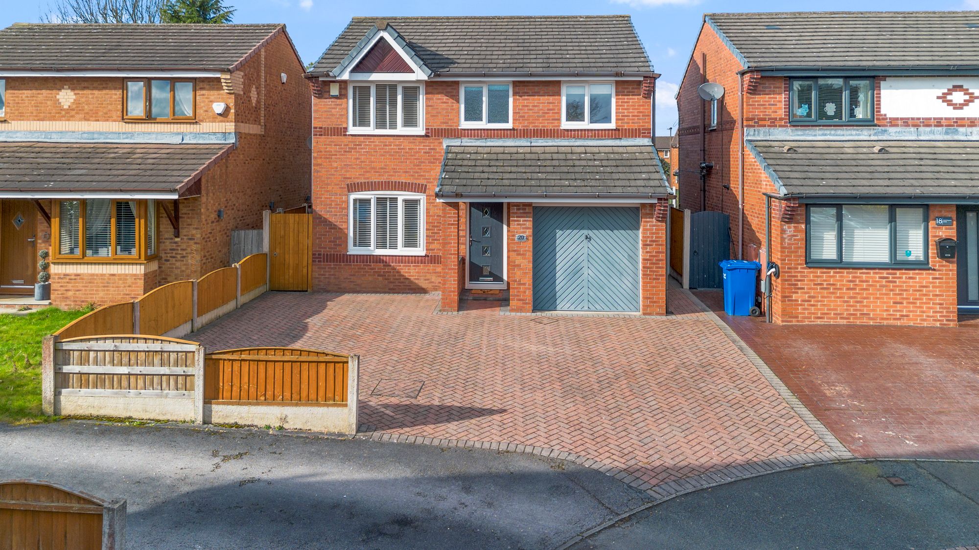 4 bedroom Detached house Under Offer