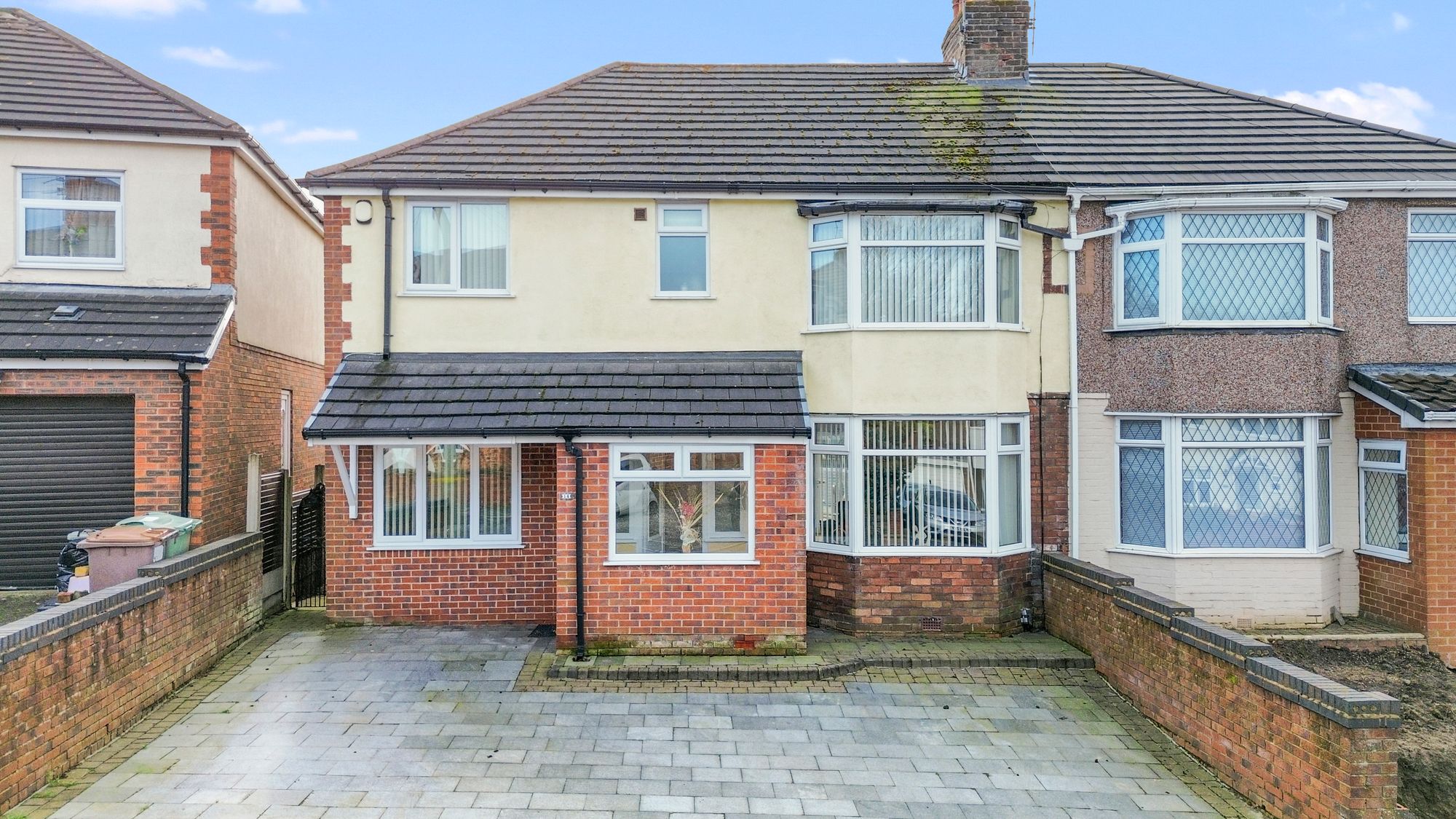 4 bedroom Semi-detached house Under Offer